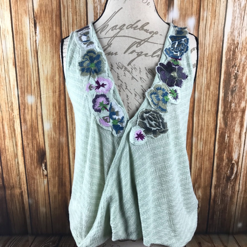 Sleeveless embroidered floral mint top
